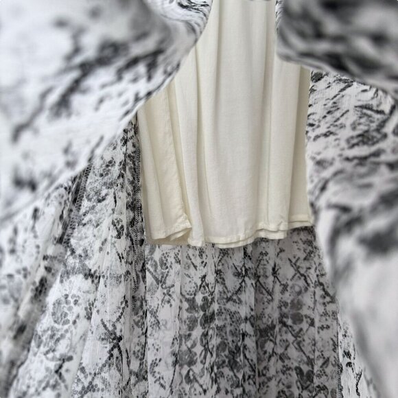 Abercrombie & Fitch Maxi Skirt Small Gray Snakeprint Chiffon Elastic Waist Flowy - Picture 6 of 7